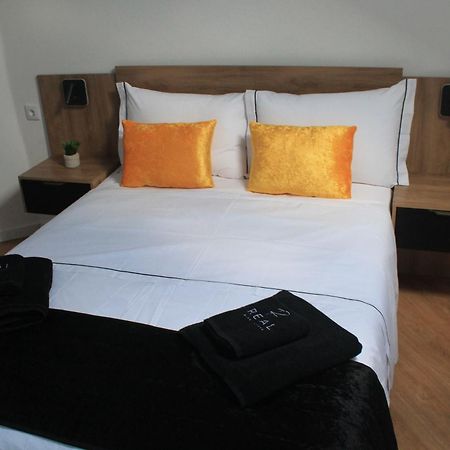 Real Guest House Costa de Caparica Eksteriør billede