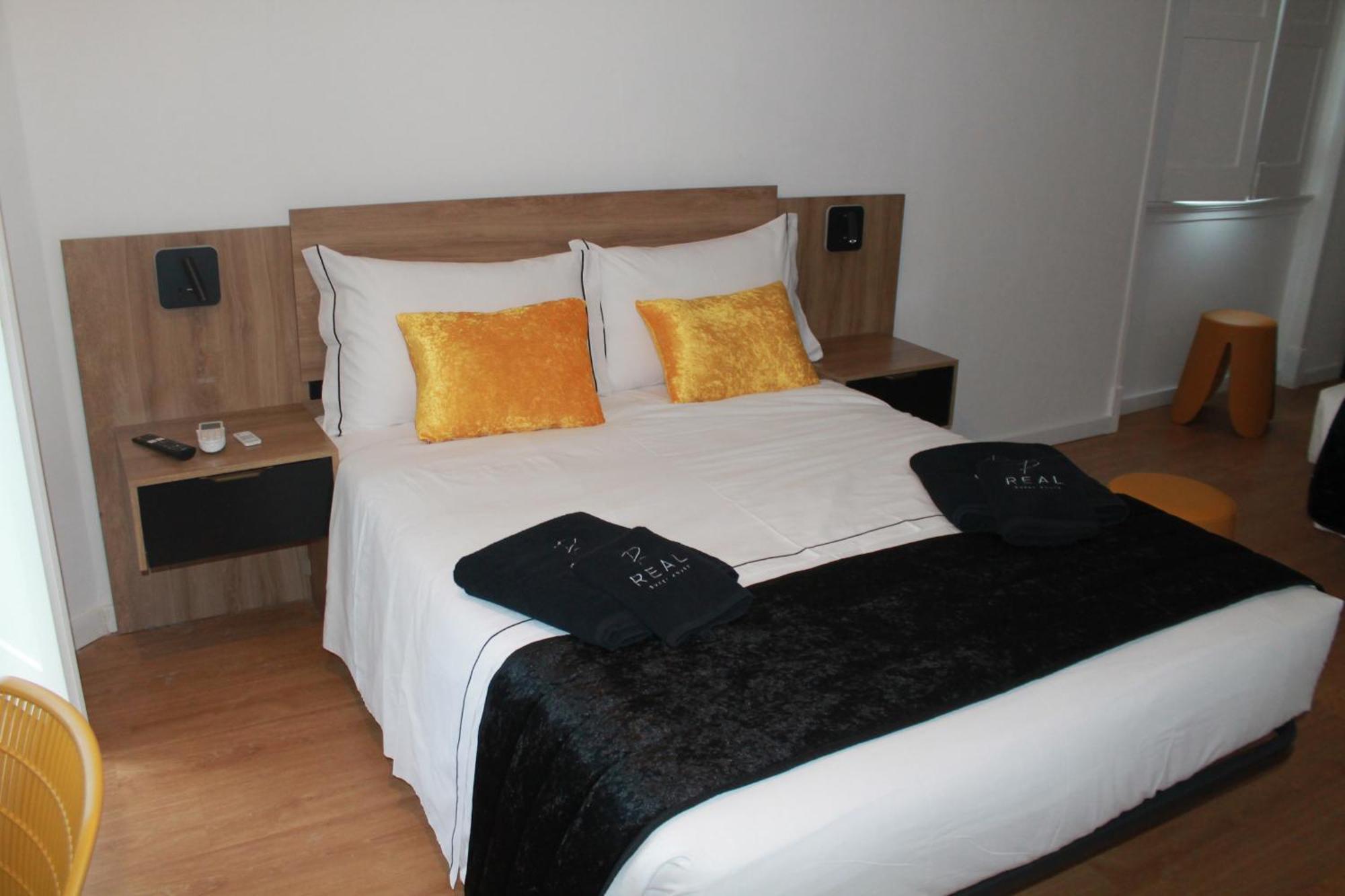 Real Guest House Costa de Caparica Eksteriør billede